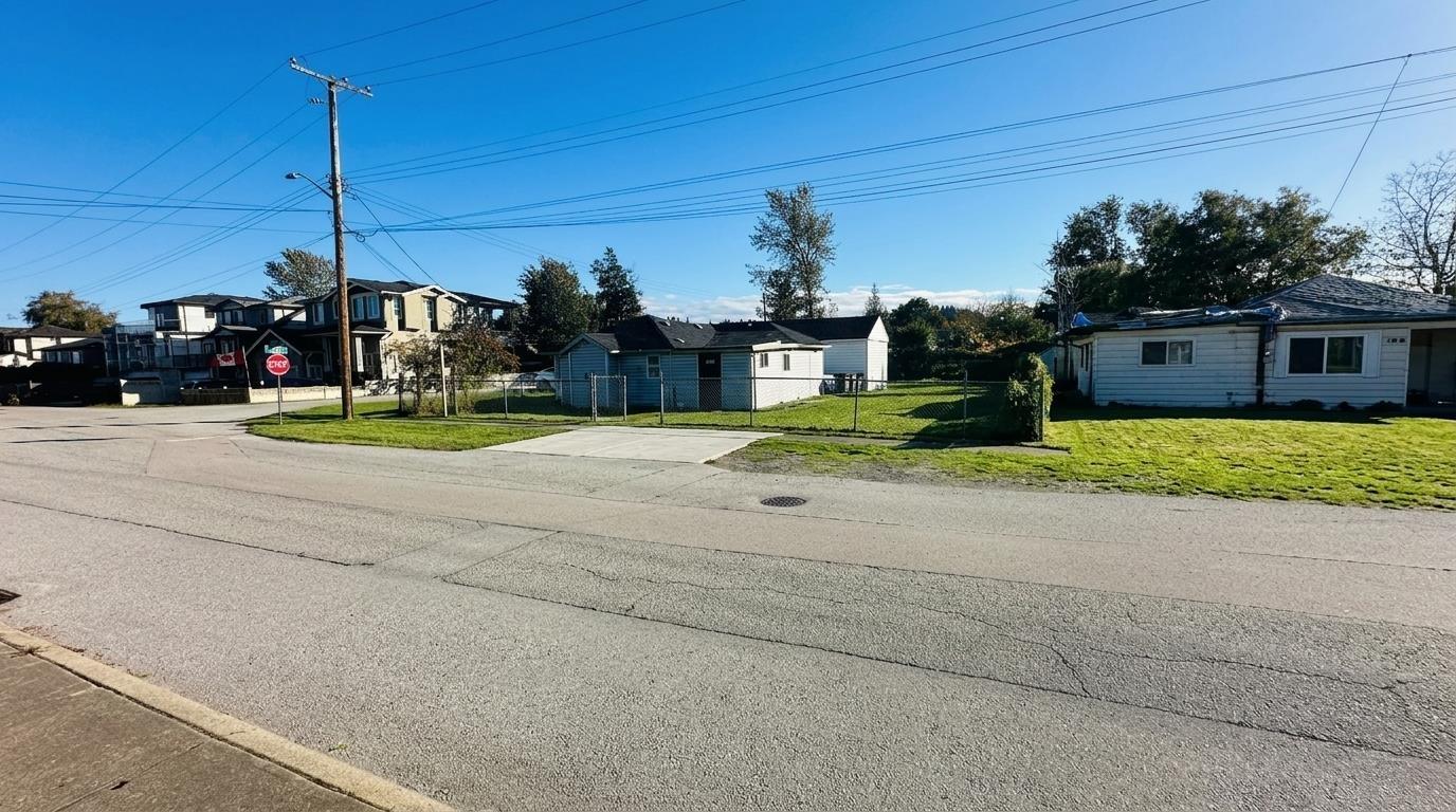 3 Bed, 1 Bath House for Sale in Surrey – 12666 114 AVENUE, Surrey – MLS# R3172893 - Image 2