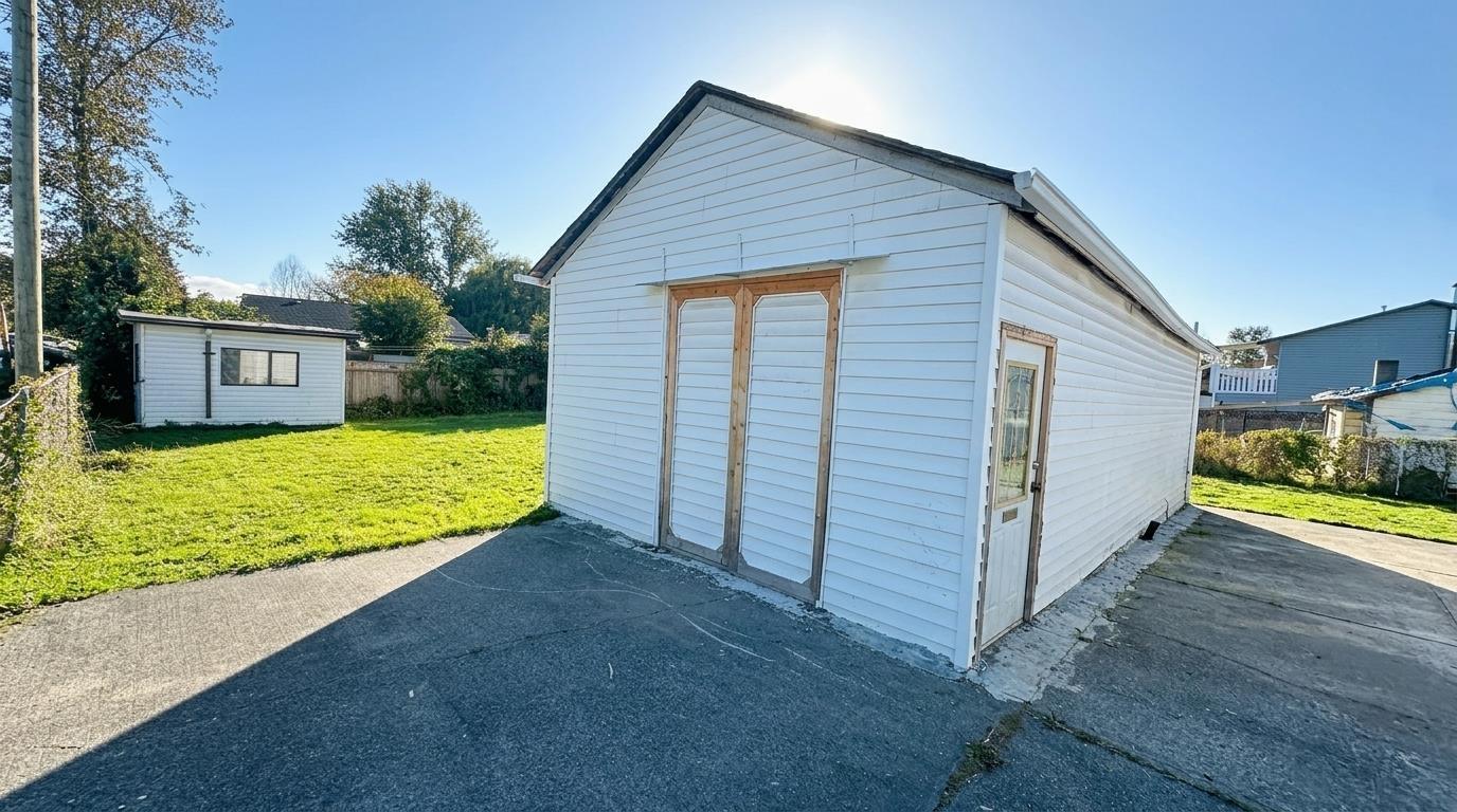 3 Bed, 1 Bath House for Sale in Surrey – 12666 114 AVENUE, Surrey – MLS# R3172893 - Image 25