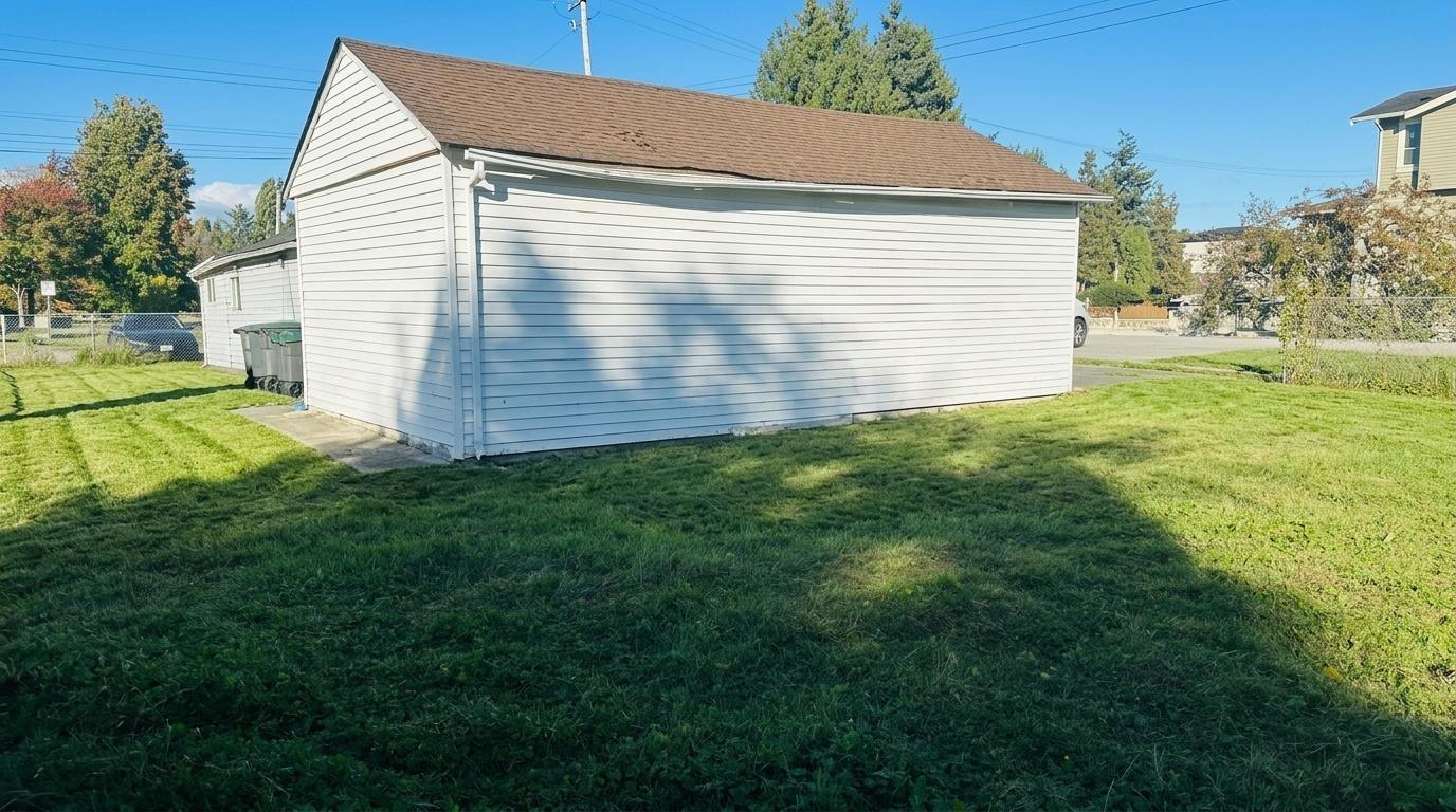 3 Bed, 1 Bath House for Sale in Surrey – 12666 114 AVENUE, Surrey – MLS# R3172893 - Image 32