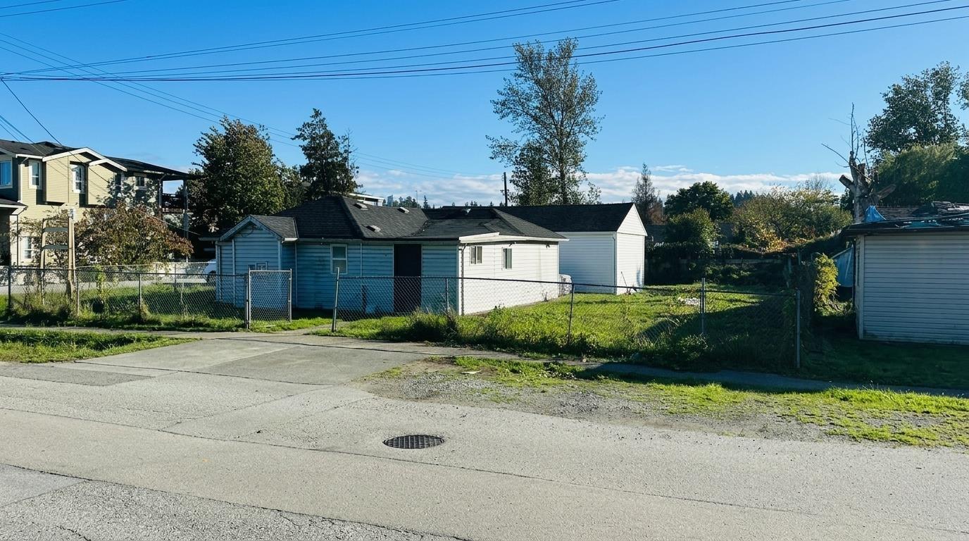 3 Bed, 1 Bath House for Sale in Surrey – 12666 114 AVENUE, Surrey – MLS# R3172893 - Image 33