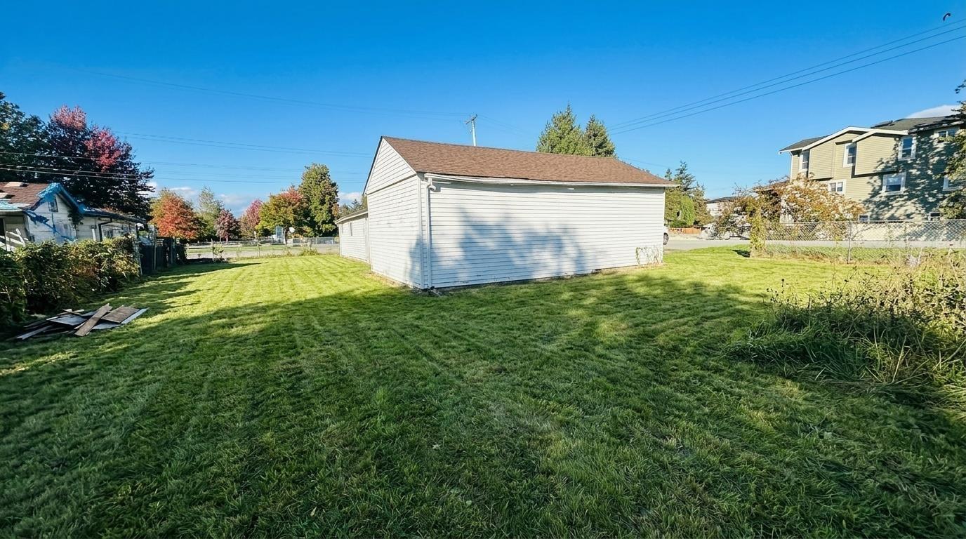3 Bed, 1 Bath House for Sale in Surrey – 12666 114 AVENUE, Surrey – MLS# R3172893 - Image 27