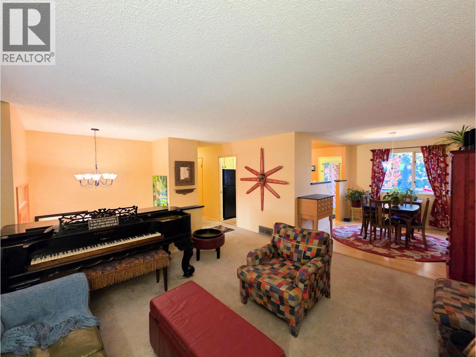 4231 MERTON CRESCENT - 6