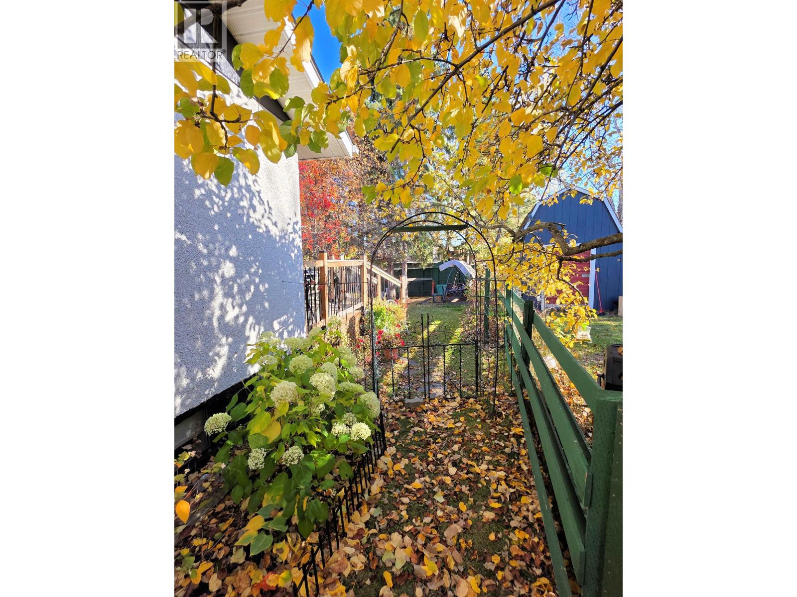 4231 MERTON CRESCENT - 27