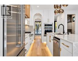 5pc Bathroom - 615 55 Avenue Sw, Calgary, AB T2V0G2 Photo 12