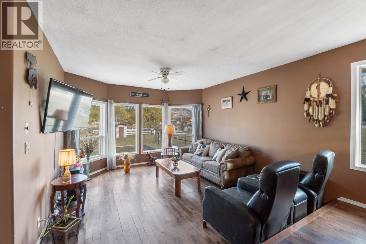  1740 MACAULAY Road, Merritt