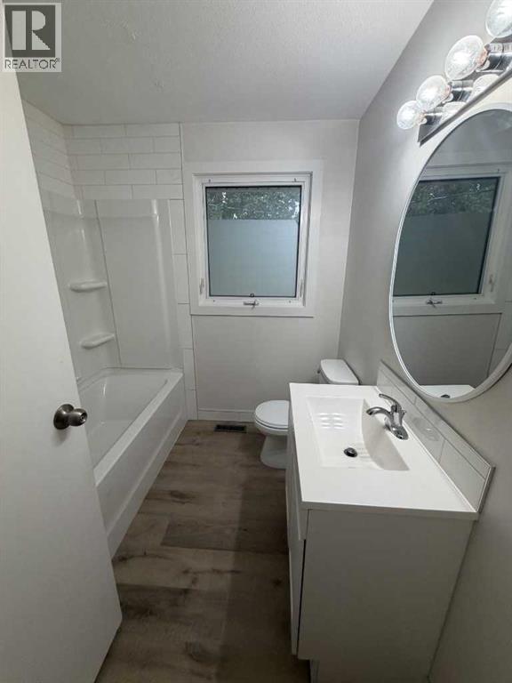830 9 Street N - 10
