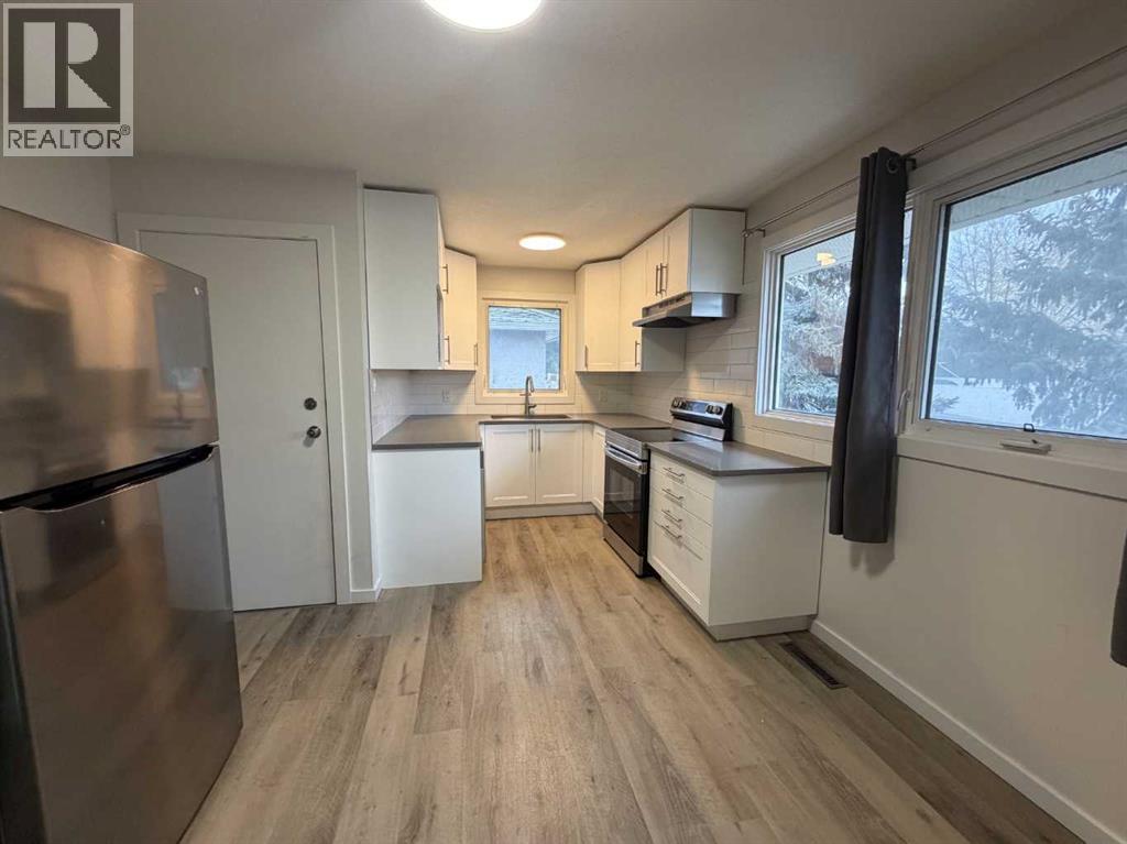 830 9 Street N - 4