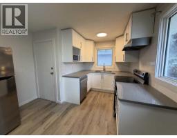 3pc Bathroom - 830 9 Street N, Lethbridge, AB T1H1Z5 Photo 8
