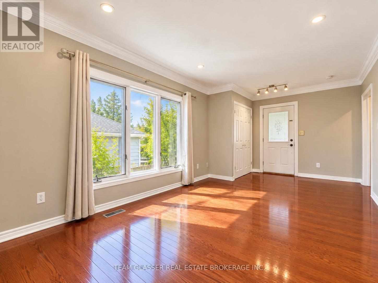 676 EMERY STREET E, London South (South A) — photo 5