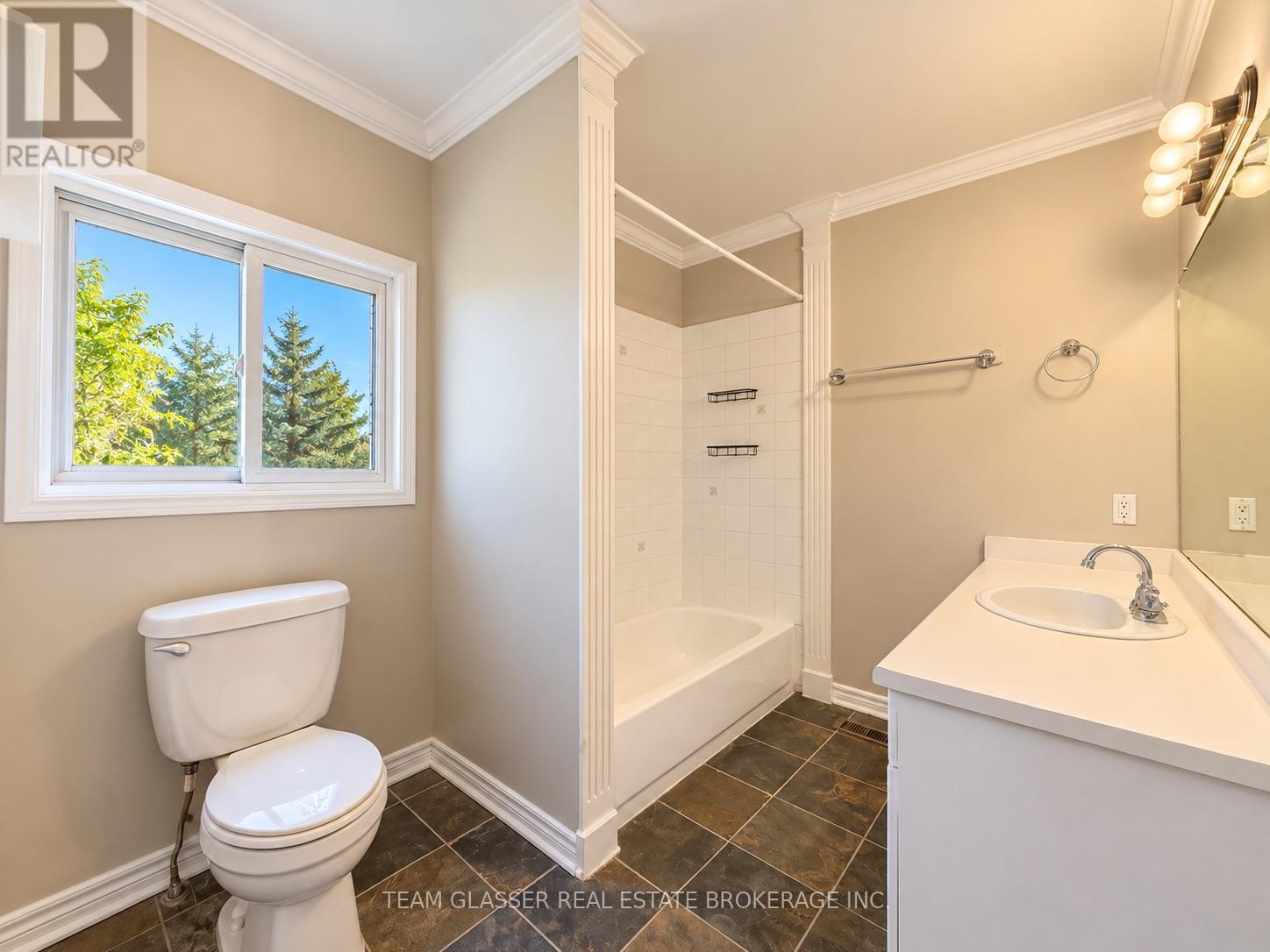 676 EMERY STREET E, London South (South A) — photo 9