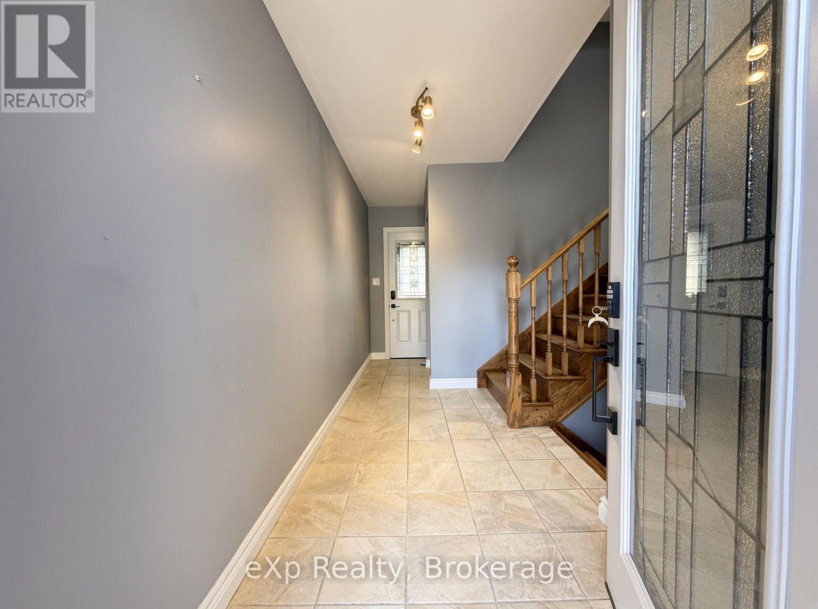 9 CHARLOTTE STREET - Image 3