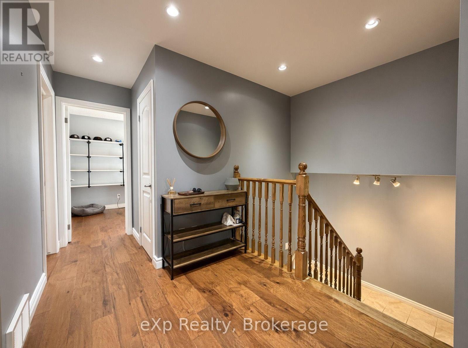 9 CHARLOTTE STREET - Image 5
