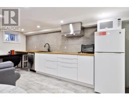 Bathroom - Rear - 95 Parkside Drive, Toronto, ON M6R2Y8 Photo 7