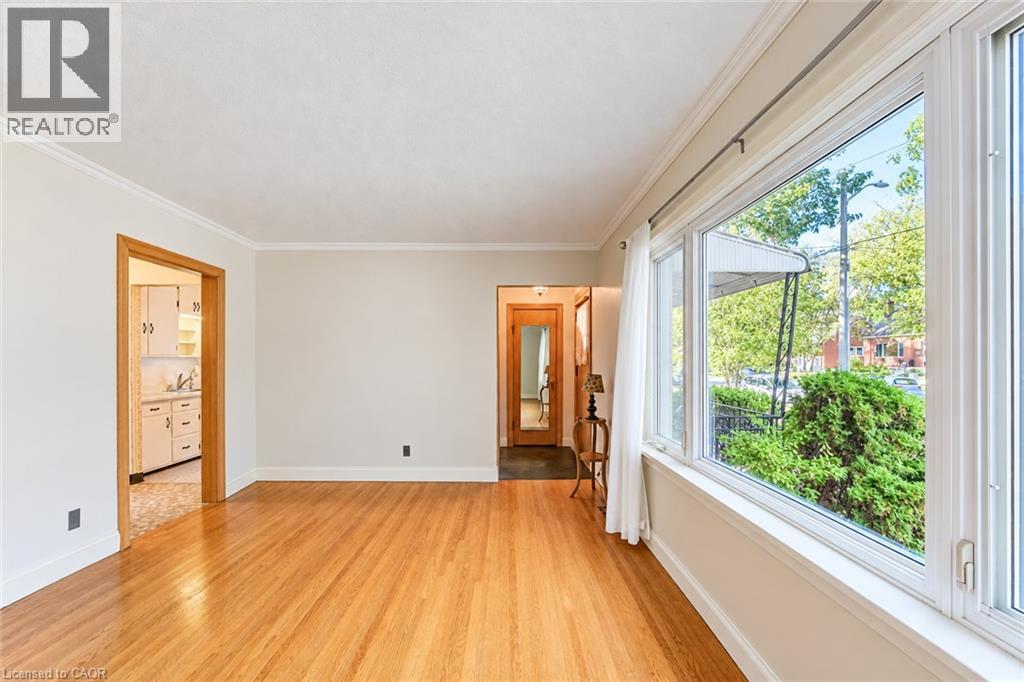 11 CRESTWOOD Avenue - 8