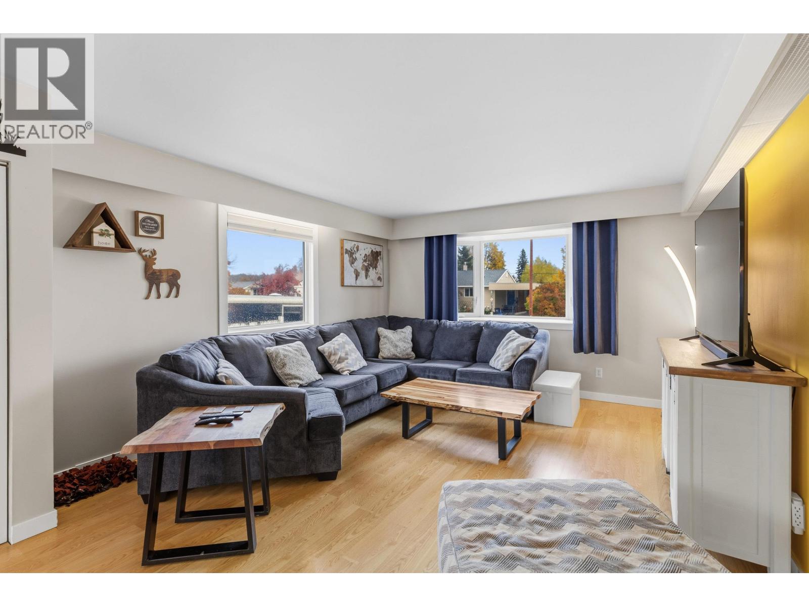 905 HARPER STREET - 2