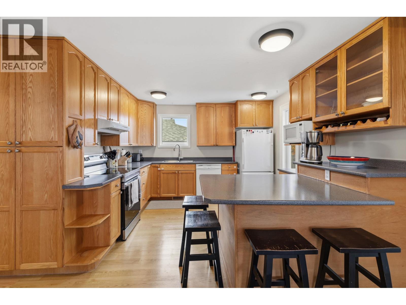 905 HARPER STREET - 5