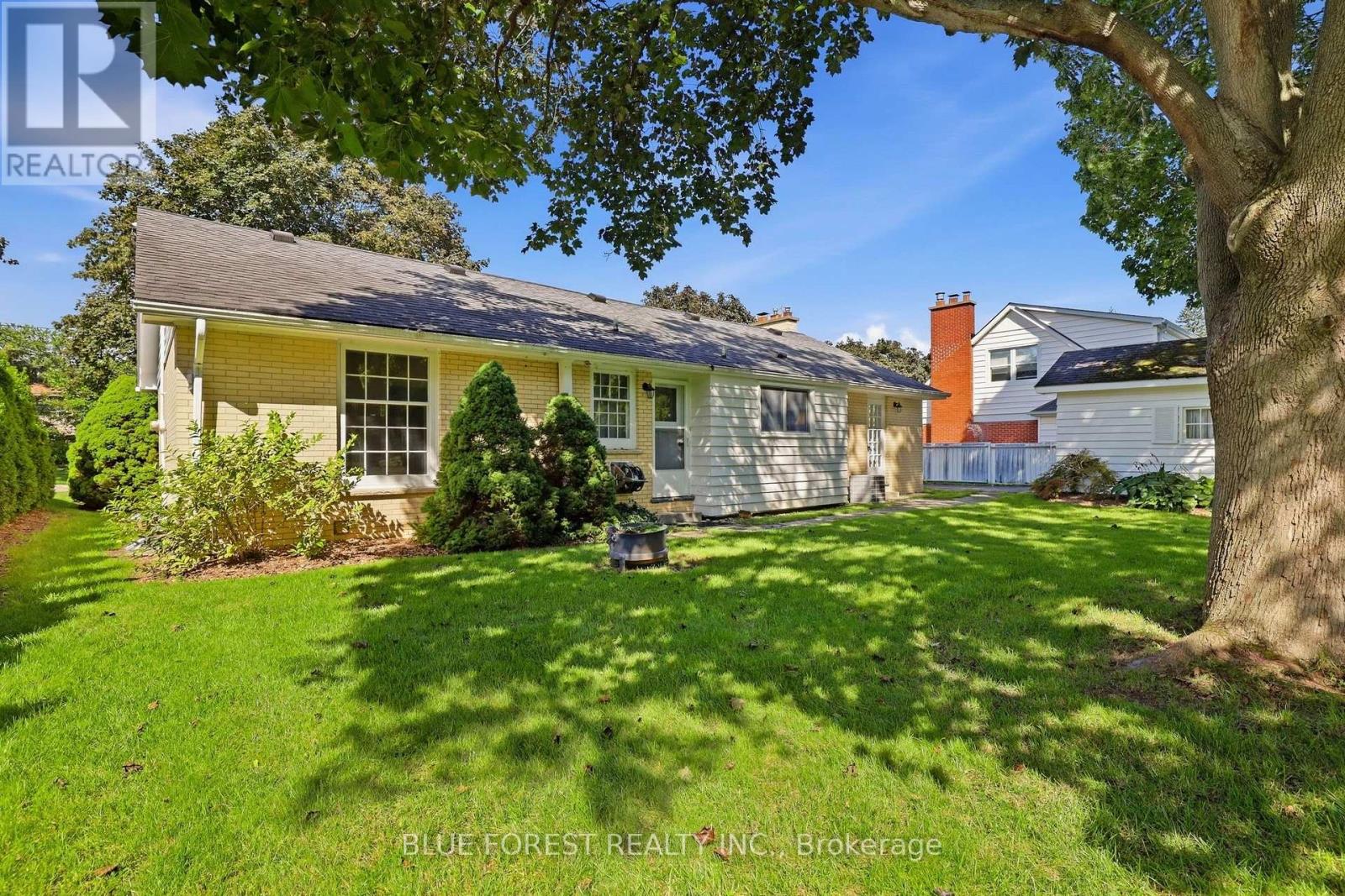 465 AVERILL CRESCENT - 43