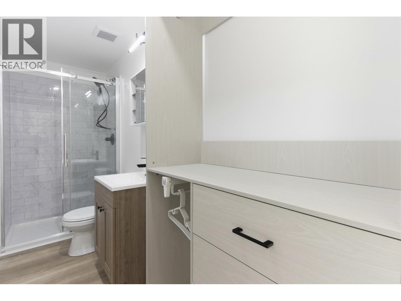 Photo of 3 39884 GOVERNMENT ROAD 11