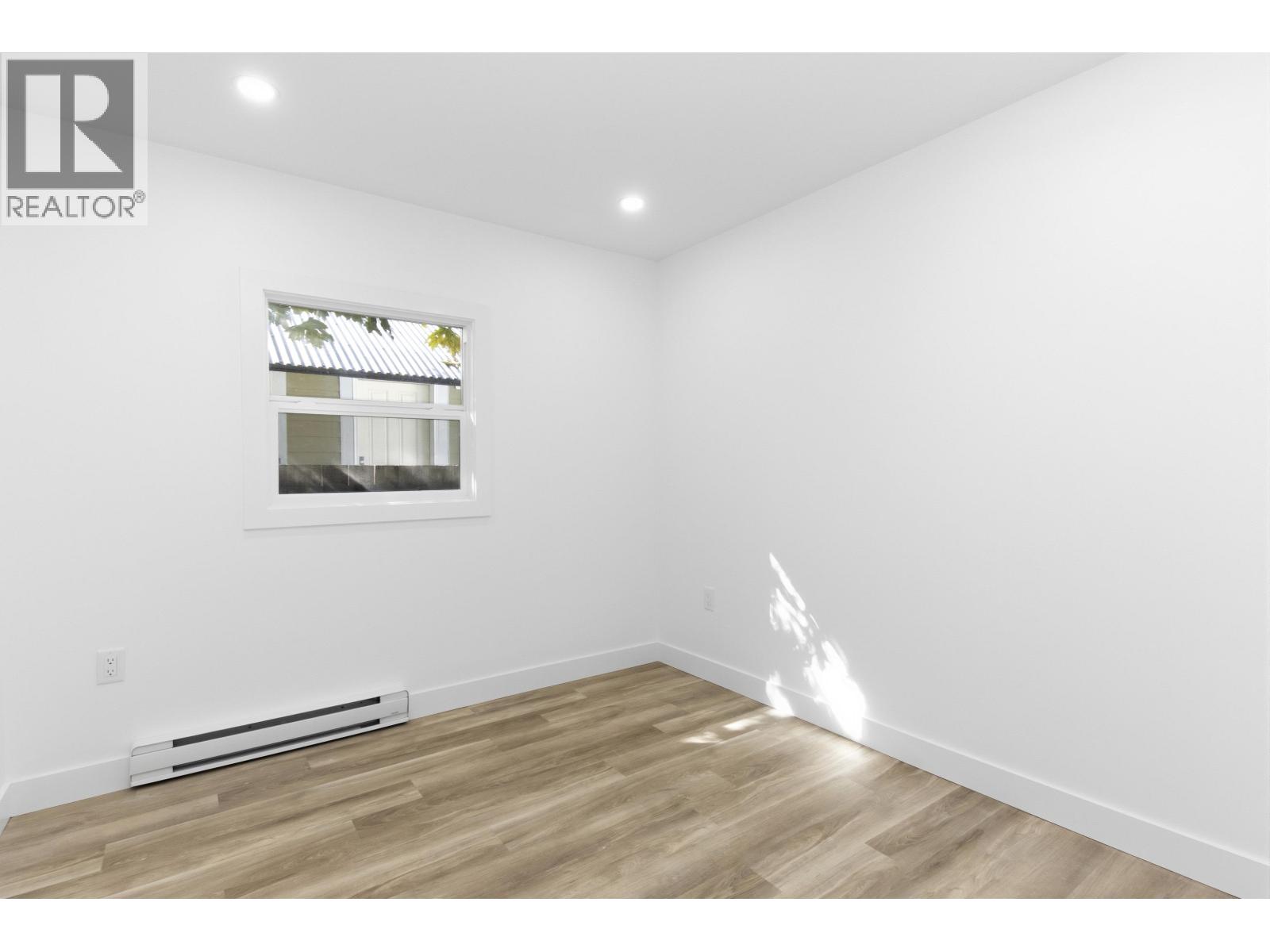 Photo of 3 39884 GOVERNMENT ROAD 10