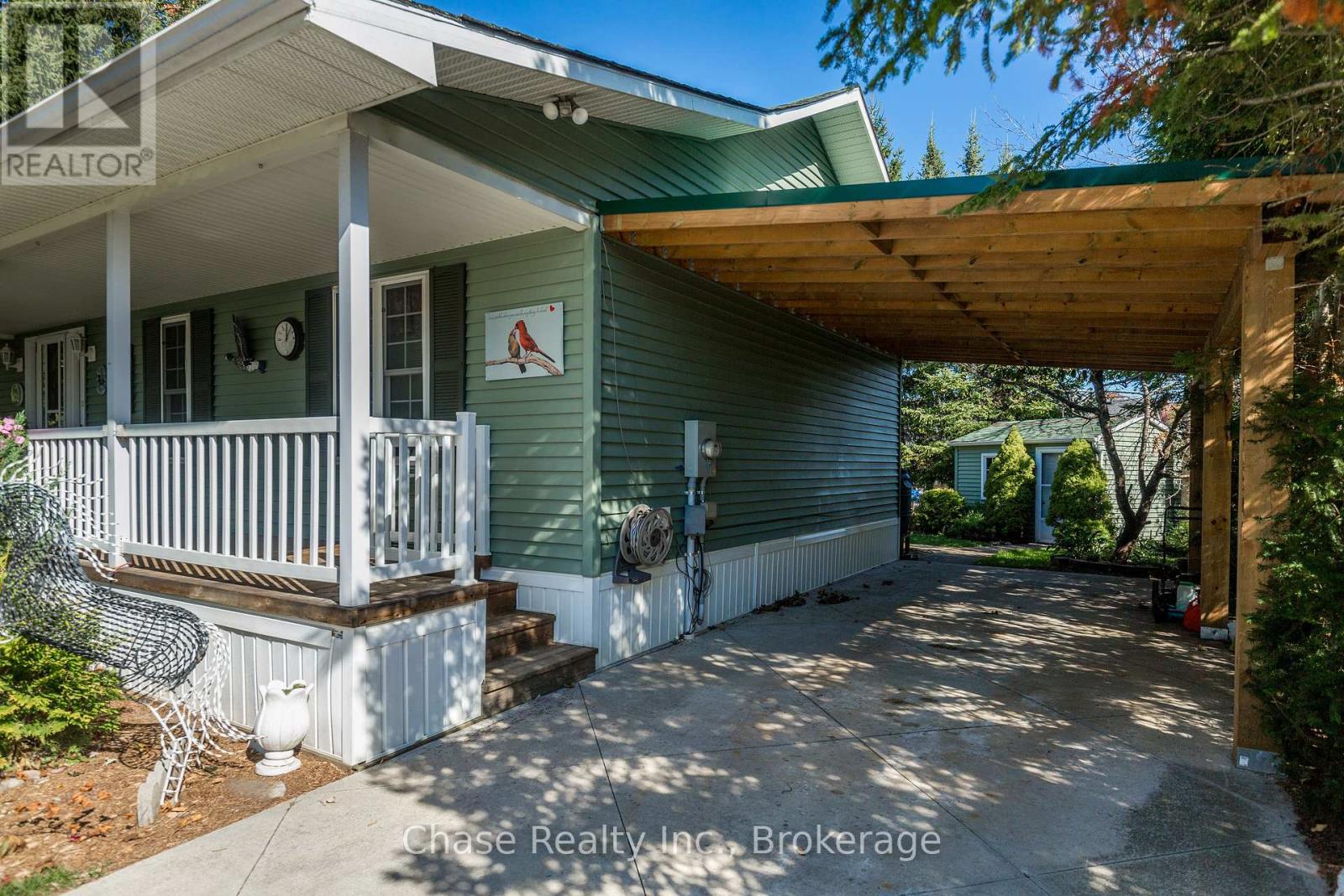 36 TOPAZ STREET, Wasaga Beach — photo 2