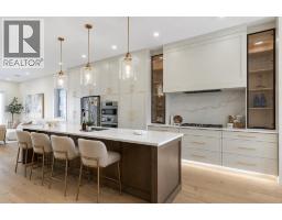 4pc Bathroom - 528 52 Avenue Sw, Calgary, AB T2V0B2 Photo 11