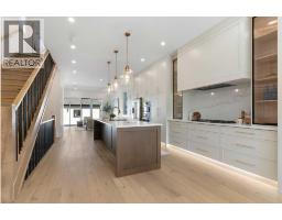 5pc Bathroom - 528 52 Avenue Sw, Calgary, AB T2V0B2 Photo 9