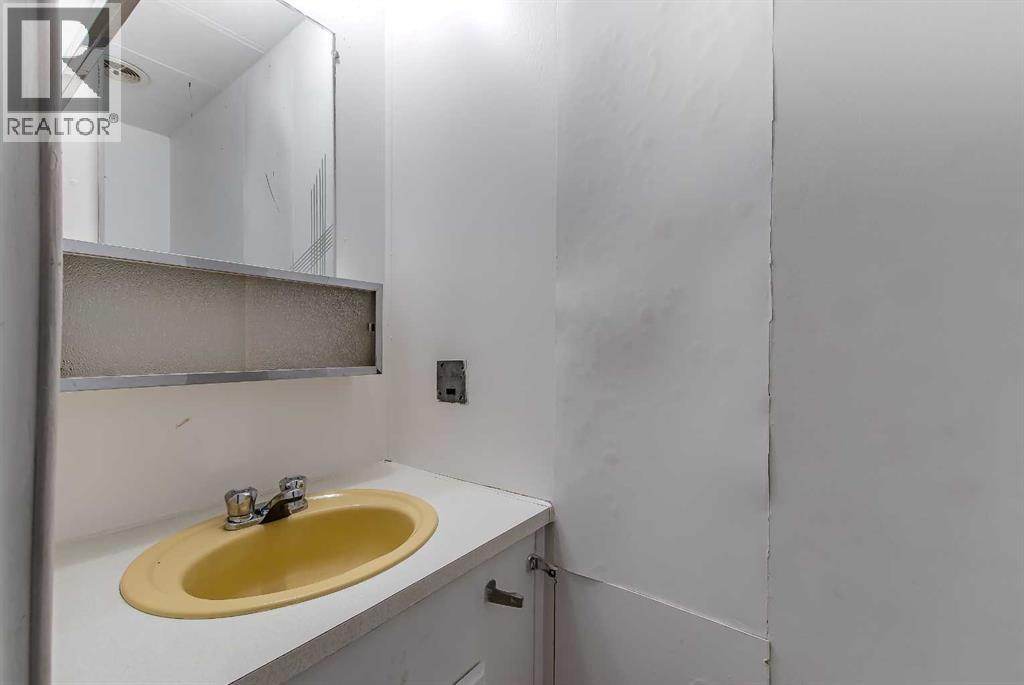 64, 4000 13 Avenue SE - 25