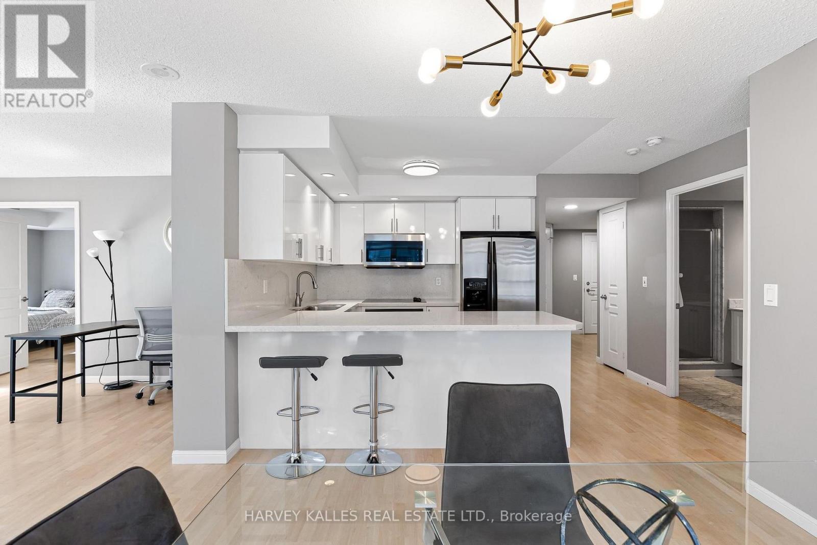 #515 140 SIMCOE STREET - 13