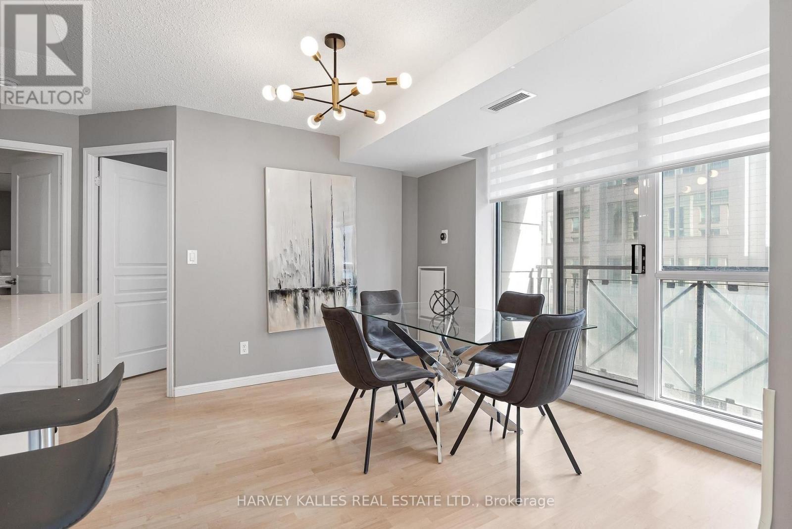 #515 140 SIMCOE STREET - 14