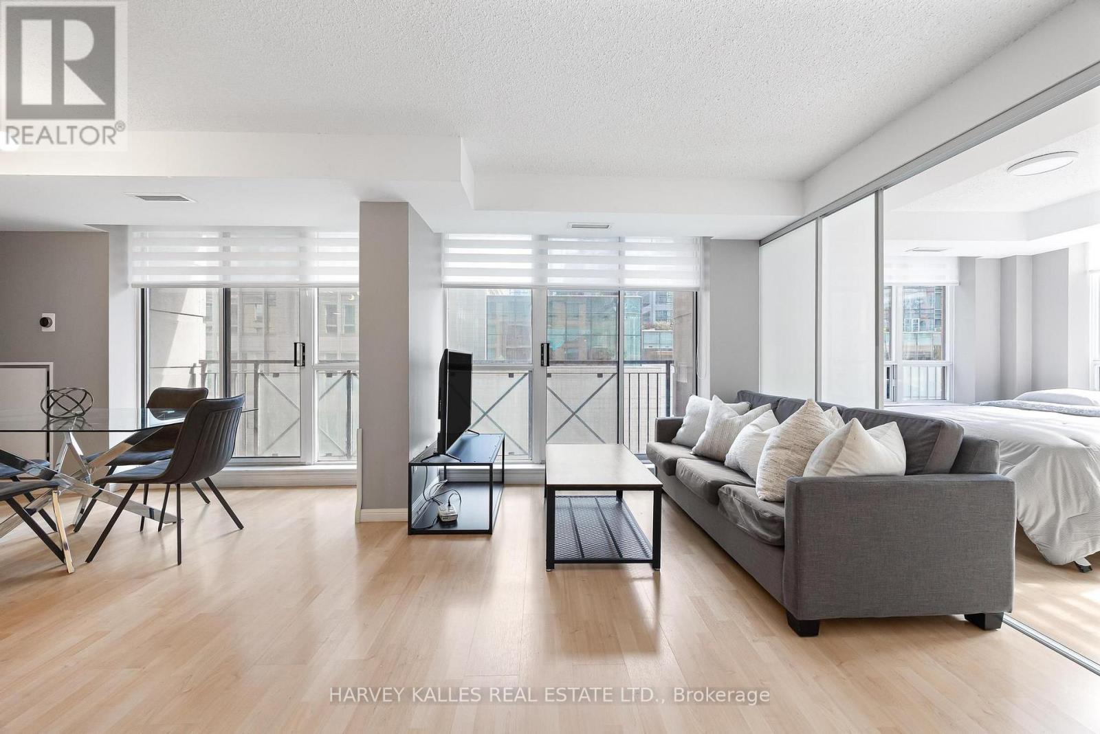 515- 140 Simcoe Street, Toronto, ON photo 17