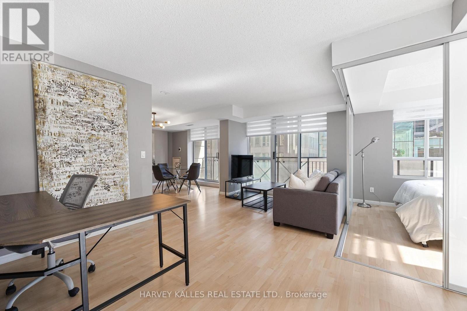 #515 140 SIMCOE STREET - 19