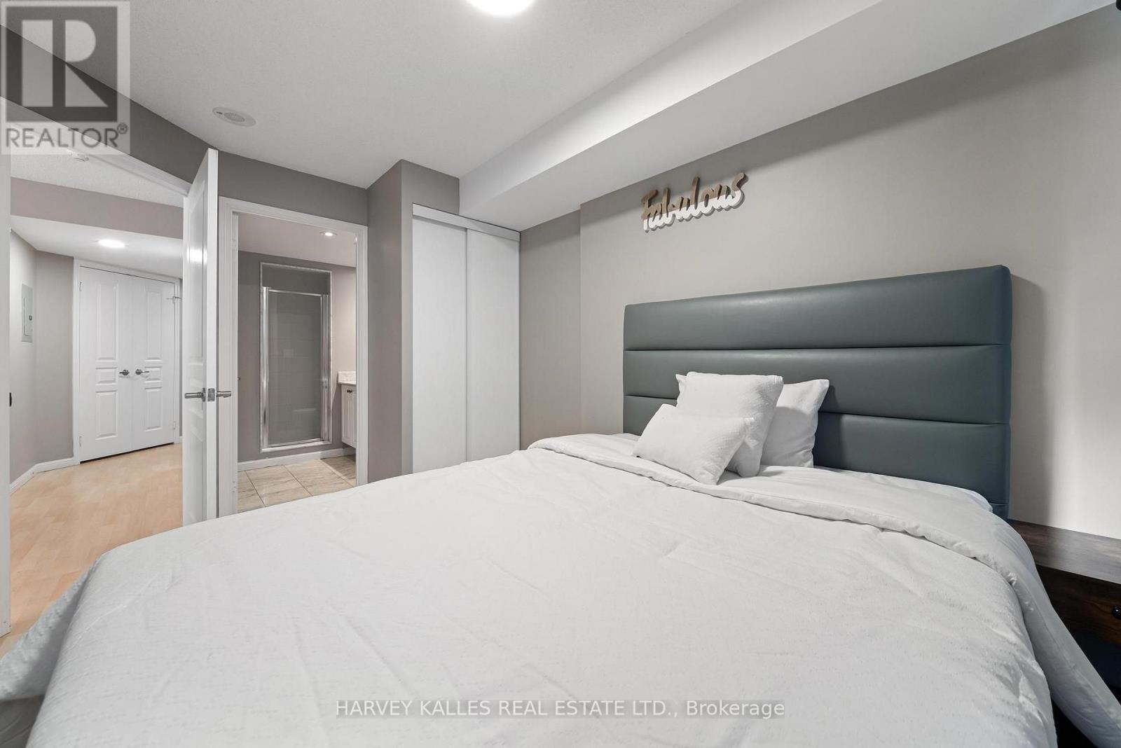#515 140 SIMCOE STREET - 21