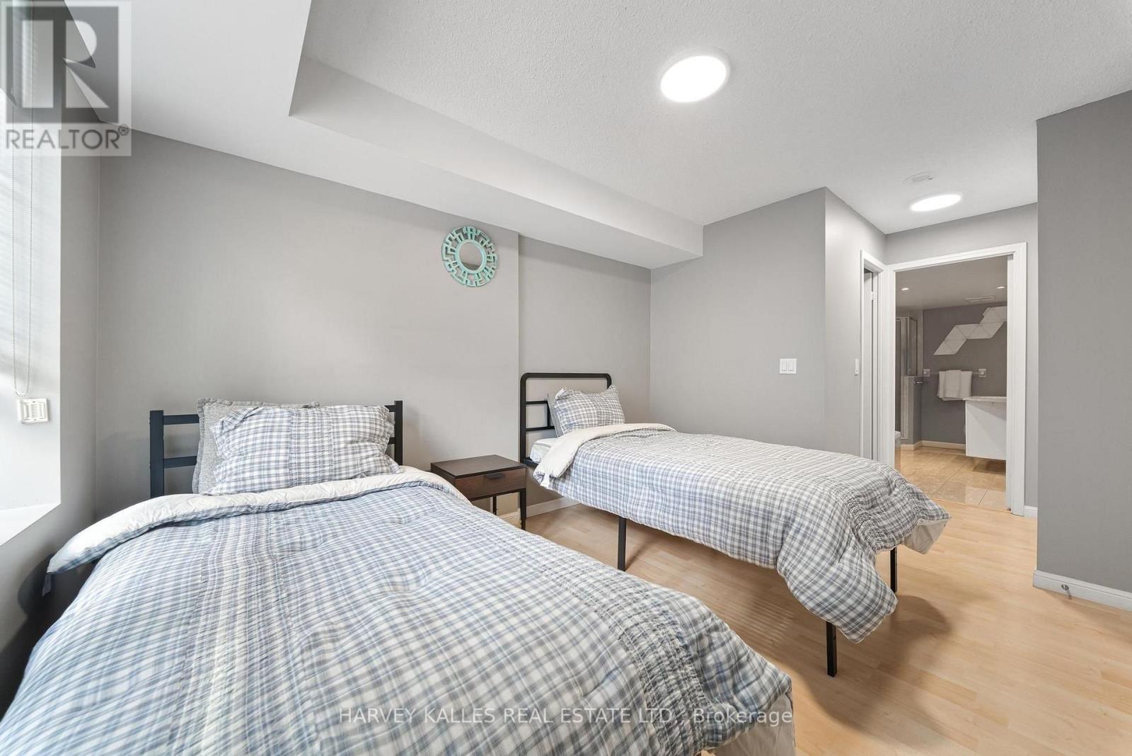 #515 140 SIMCOE STREET - 29