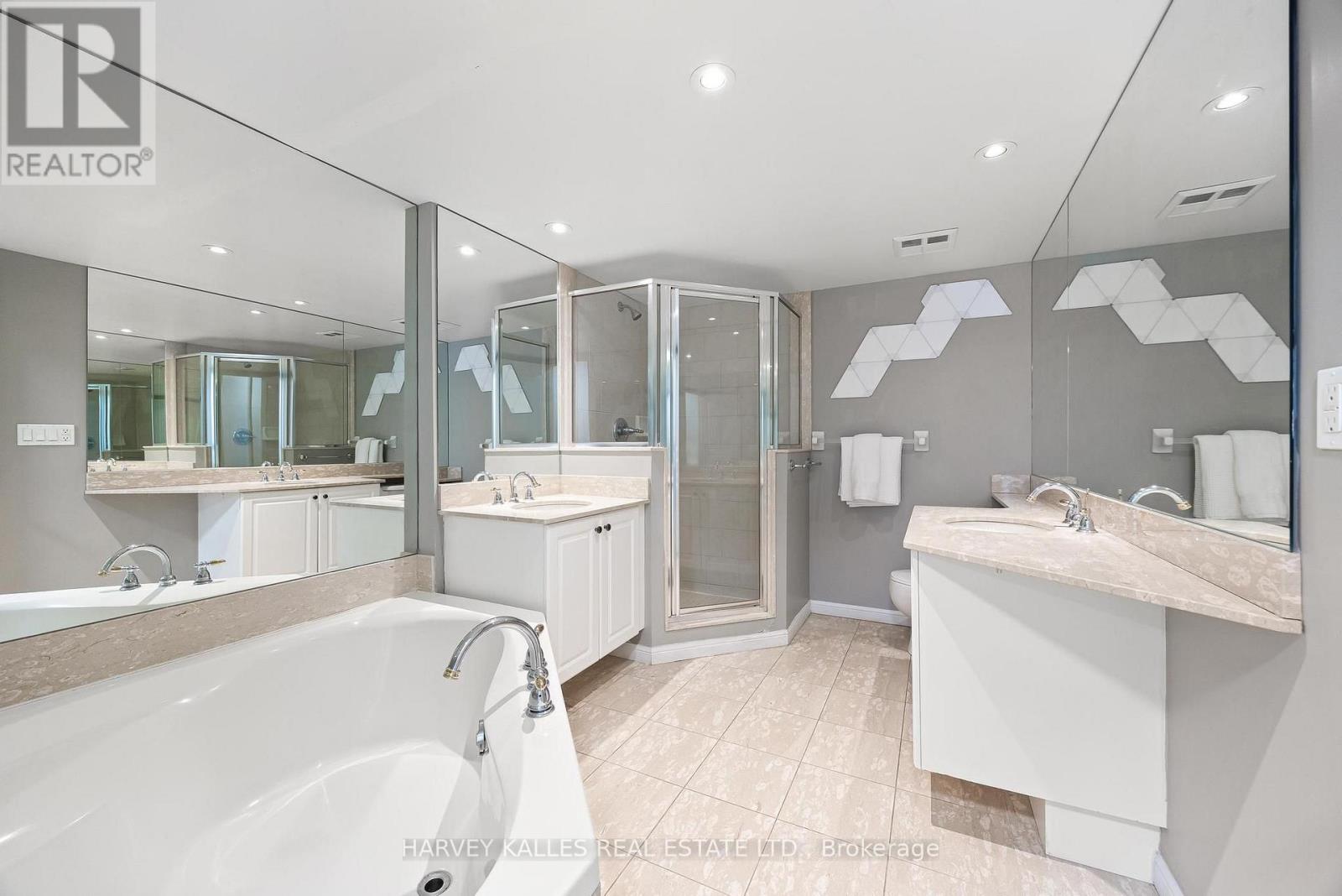 515- 140 Simcoe Street, Toronto, ON photo 31