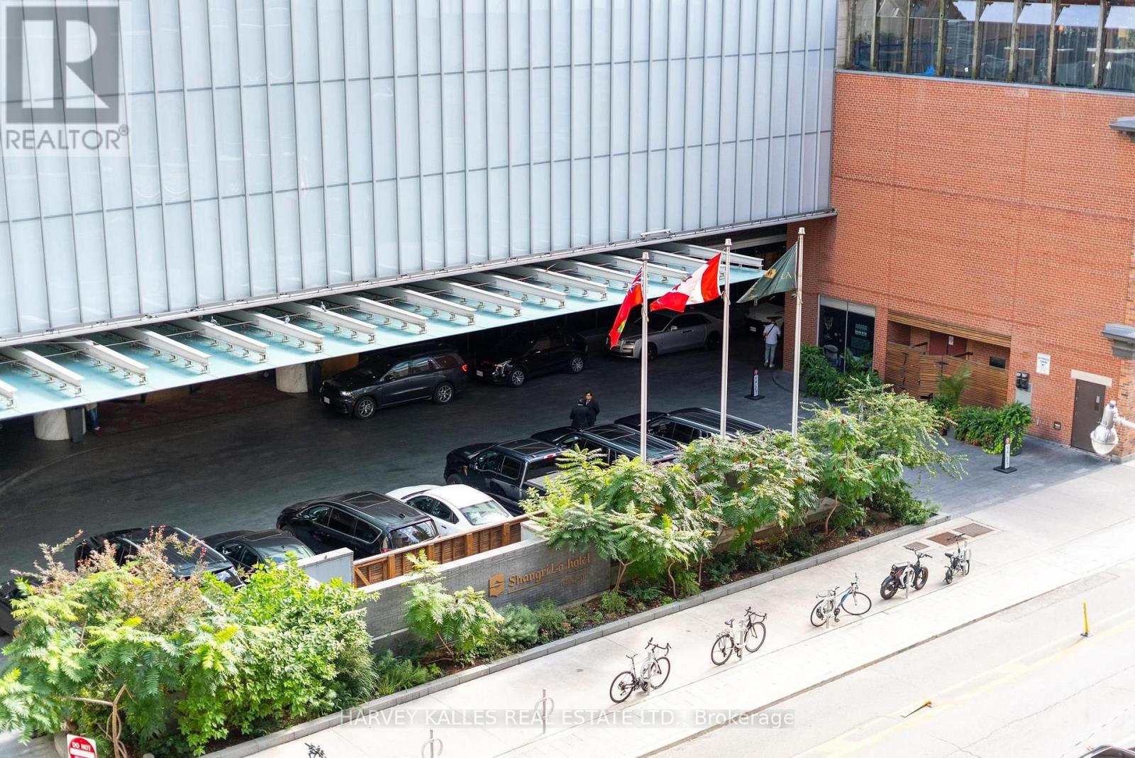 #515 140 SIMCOE STREET - 37