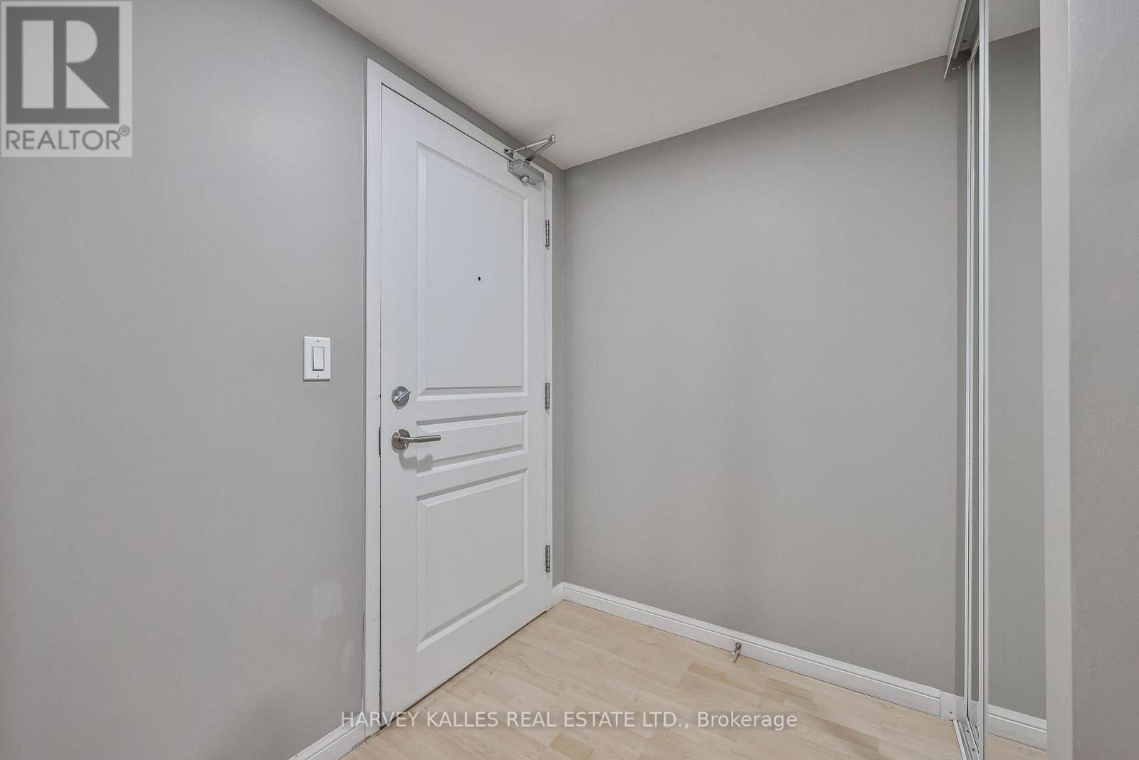 #515 140 SIMCOE STREET - 38