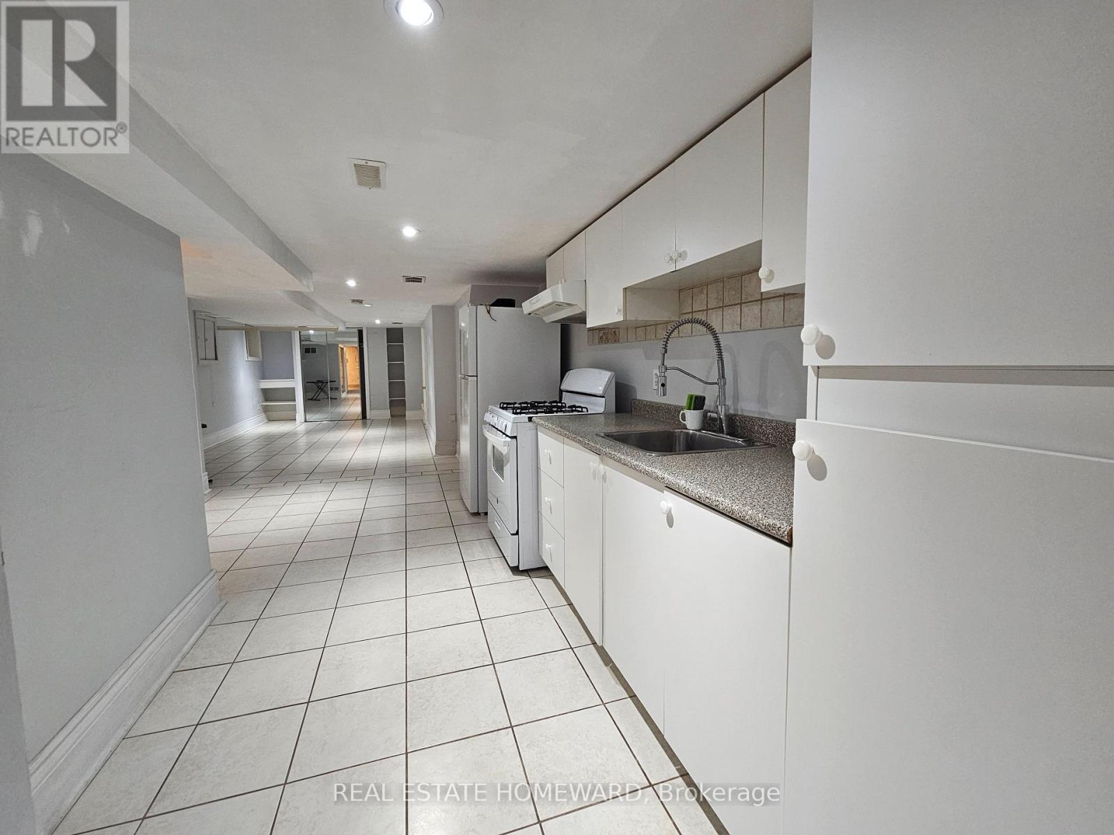 LOWER LEVEL - 19 KEYSTONE AVENUE, Toronto (East End-Danforth) — photo 5
