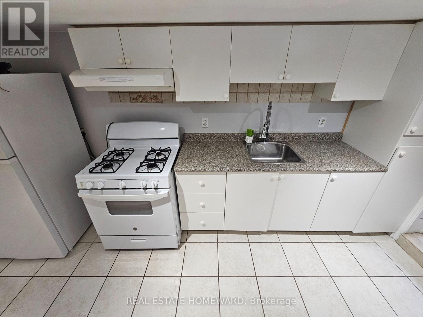 LOWER LEVEL - 19 KEYSTONE AVENUE, Toronto (East End-Danforth) — photo 8