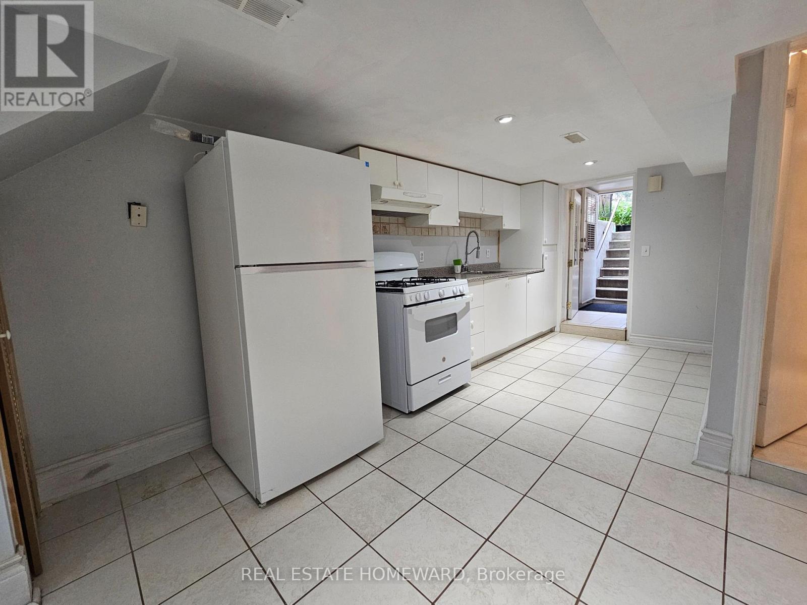 LOWER LEVEL - 19 KEYSTONE AVENUE, Toronto (East End-Danforth) — photo 9