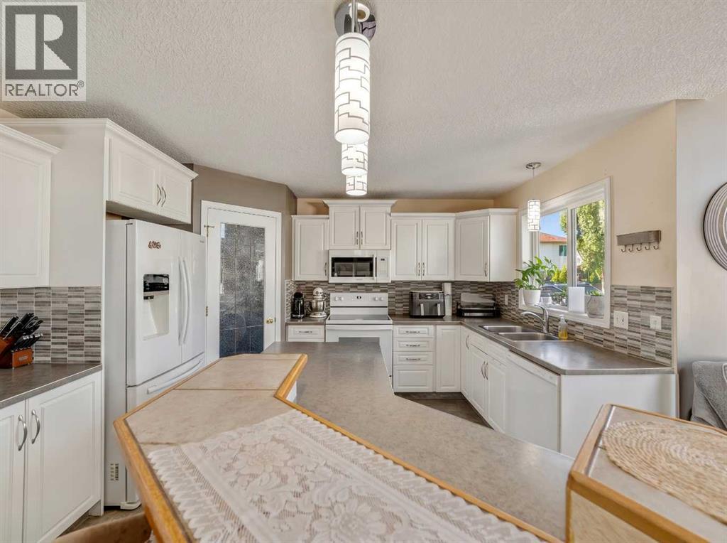 27 Fairmont Garden Road S - 36