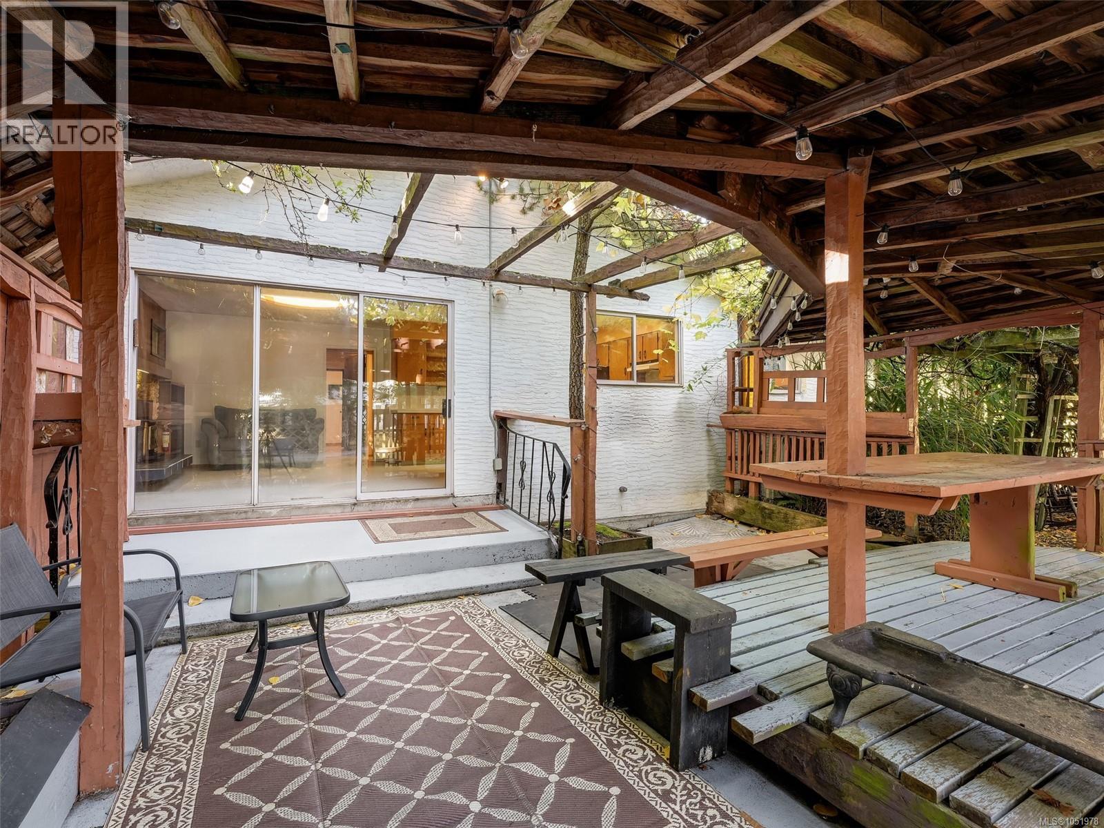 1614 Richardson St, Victoria - Image 1