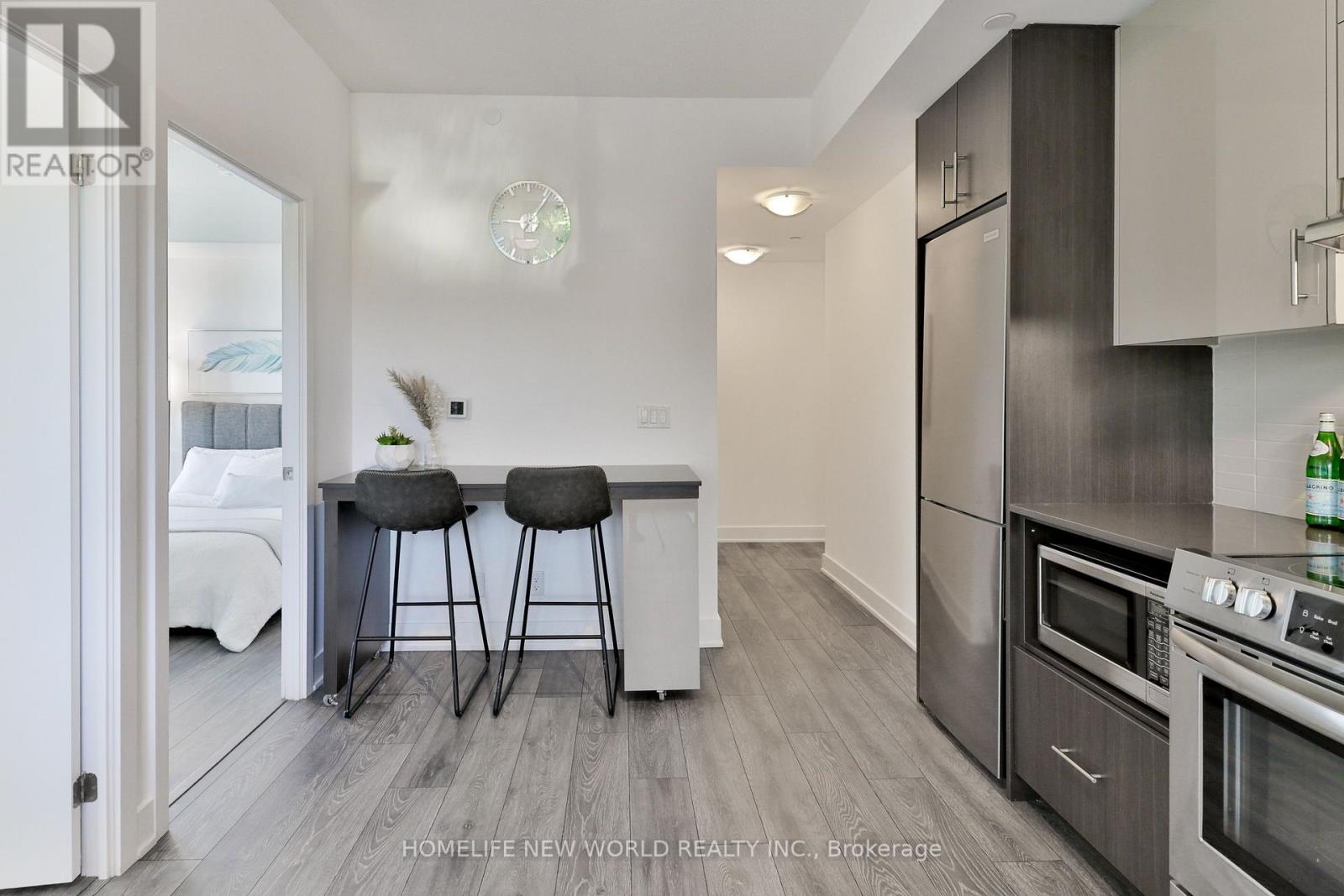 #215 188 FAIRVIEW MALL DRIVE - 5