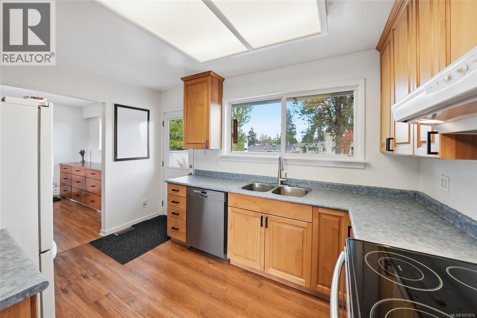 1088 Nelson St - Image 13