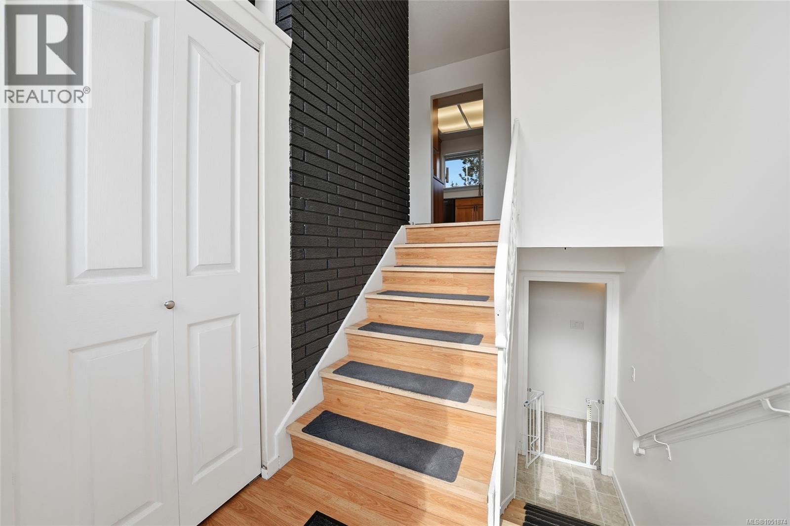 1088 Nelson St - 35
