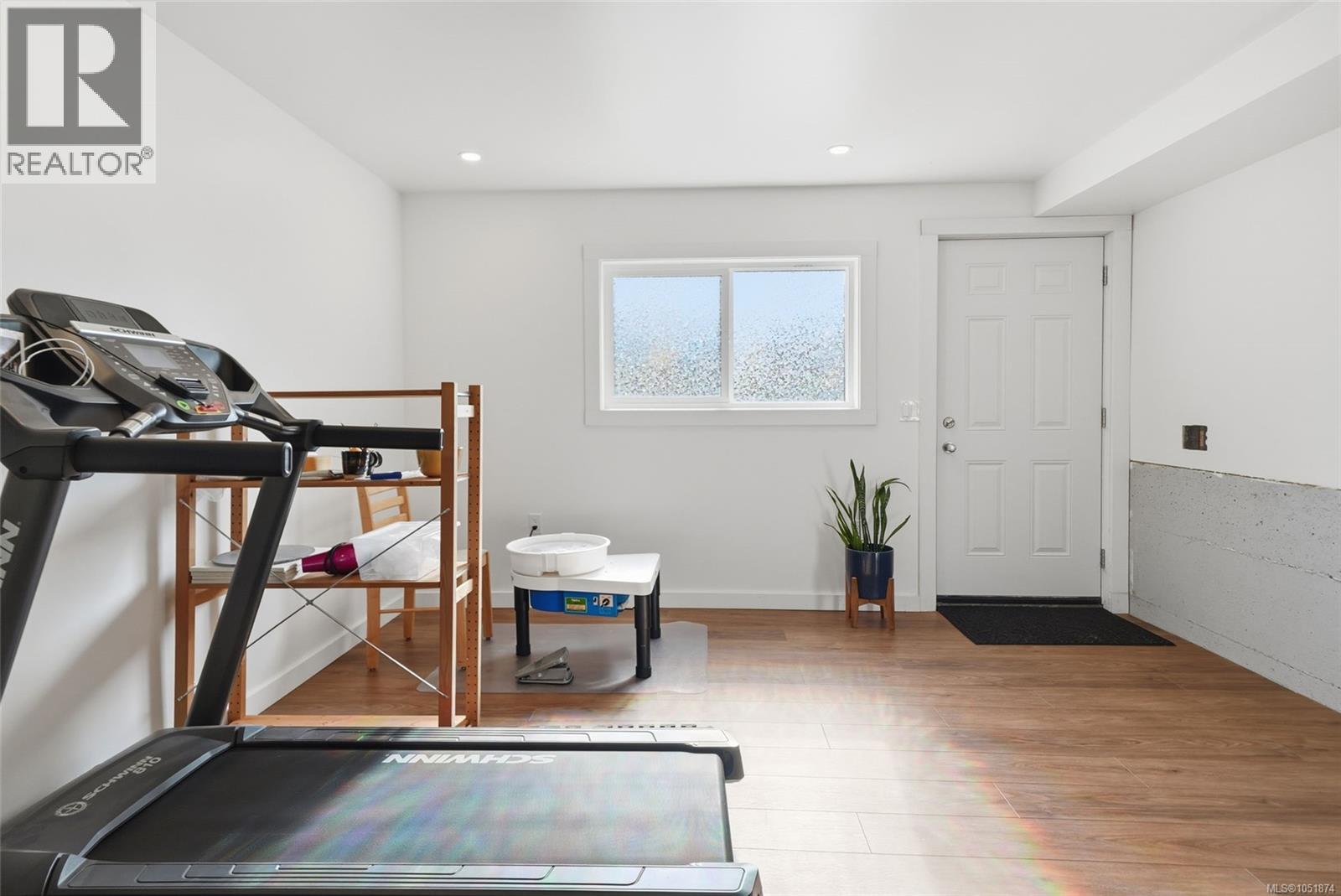 1088 Nelson St - 37