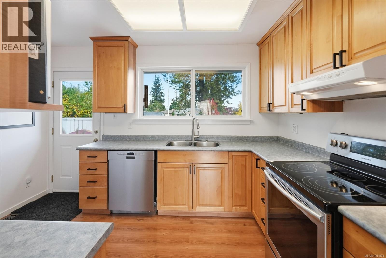 1088 Nelson St - 12