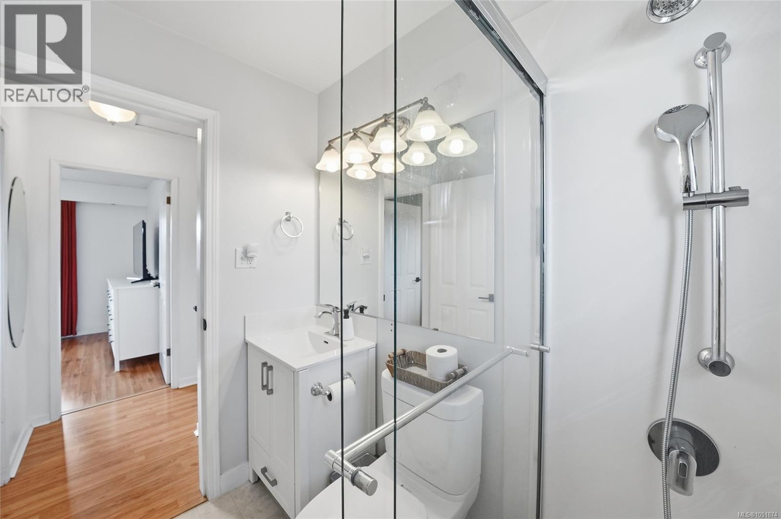 1088 Nelson St - Image 17