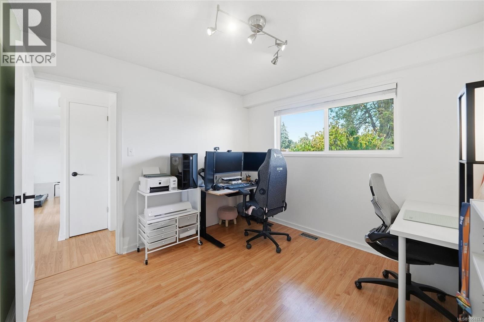 1088 Nelson St - Image 16