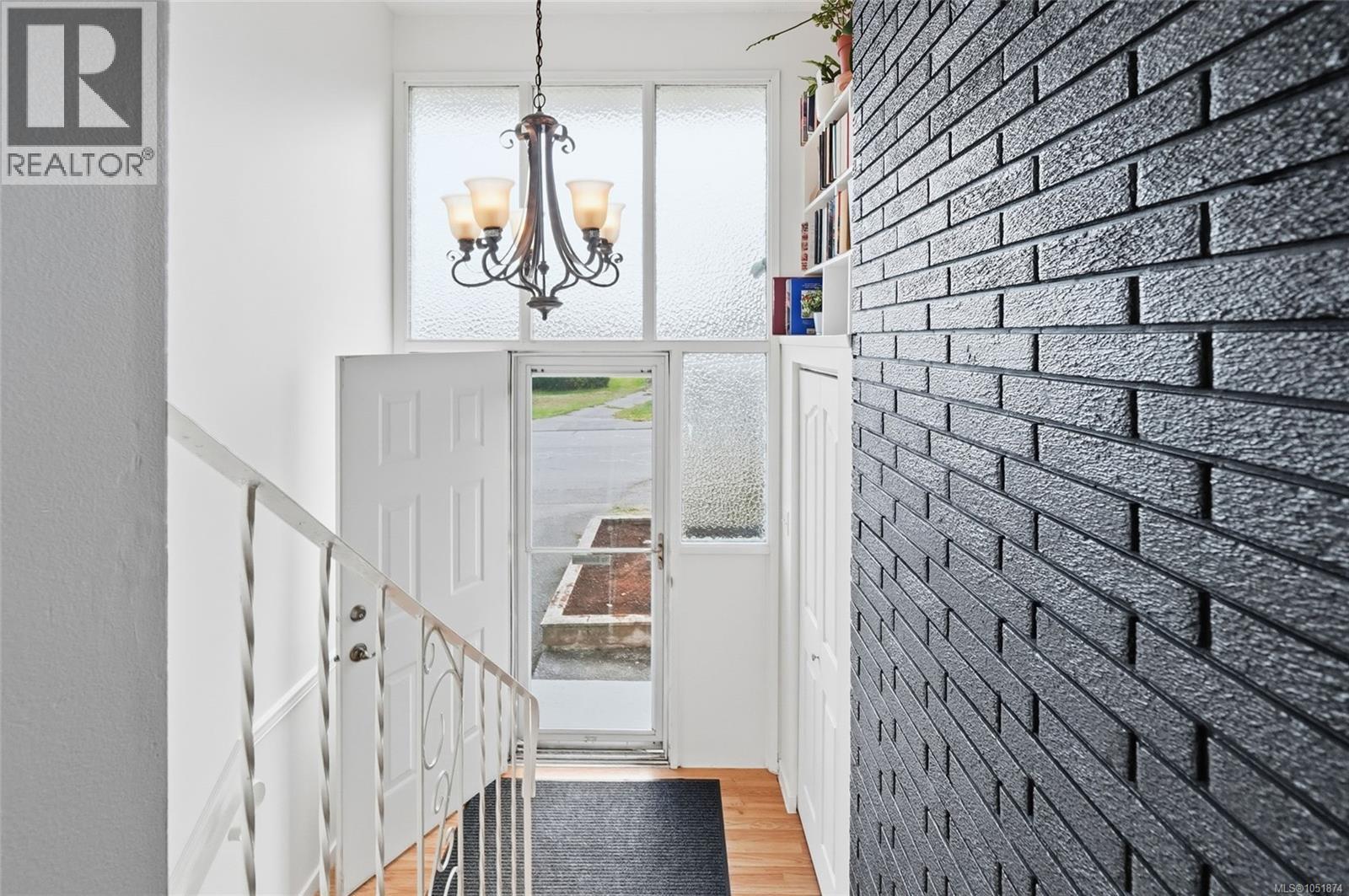 1088 Nelson St - Image 20