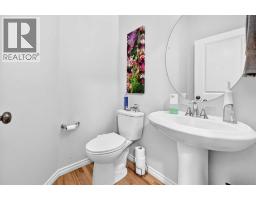 Bedroom - 127, 100 Coopers Common Sw, Airdrie, AB T4B3C7 Photo 12